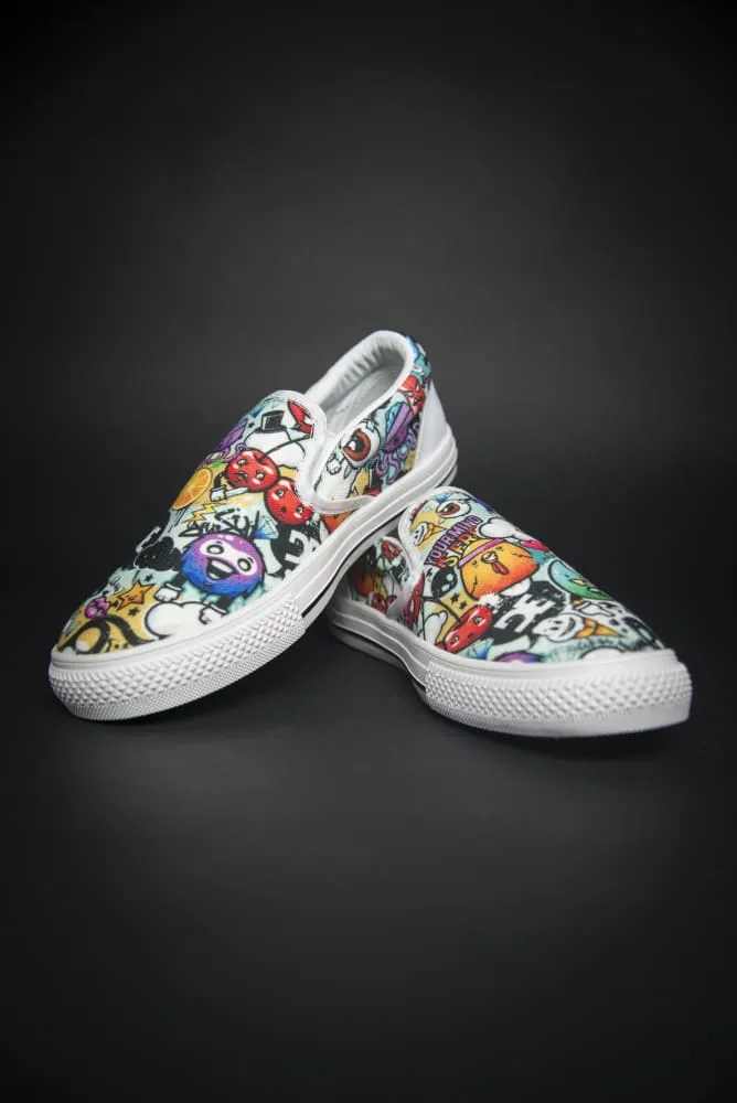 DE Graffiti Print Canvas Men's Slip On Low-Top