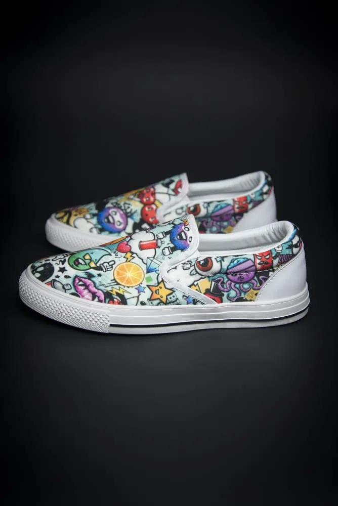 DE Graffiti Print Canvas Men's Slip On Low-Top