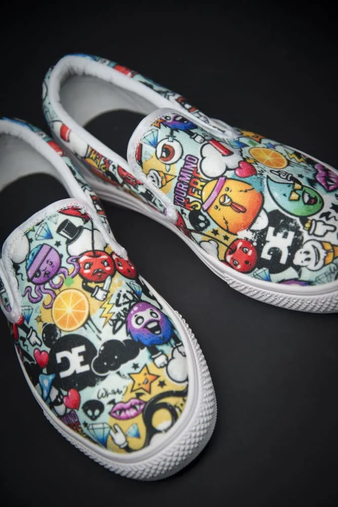 DE Graffiti Print Canvas Men's Slip On Low-Top