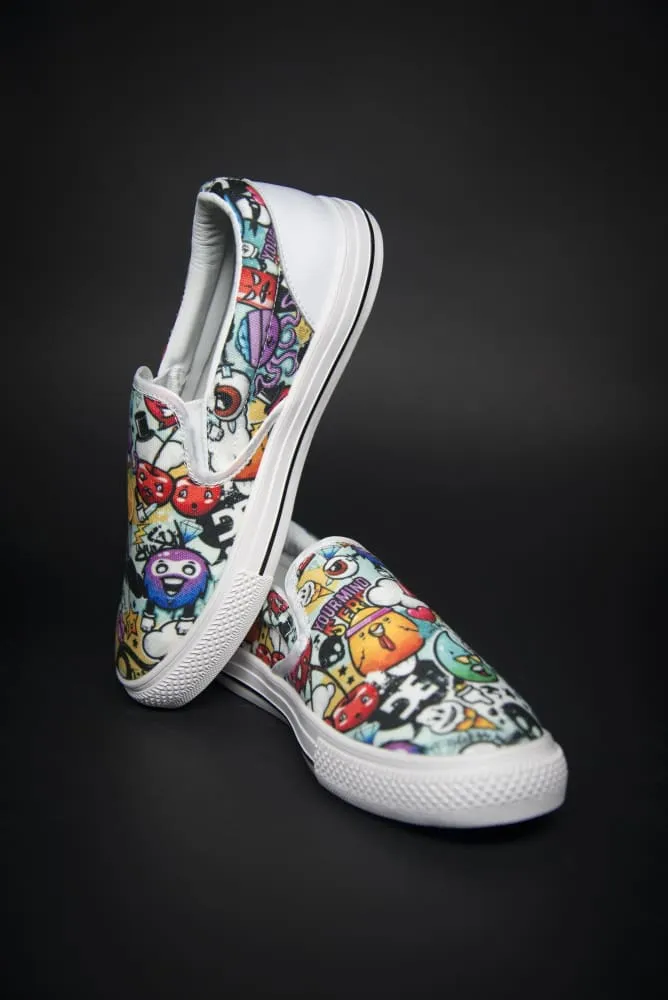 DE Graffiti Print Canvas Men's Slip On Low-Top