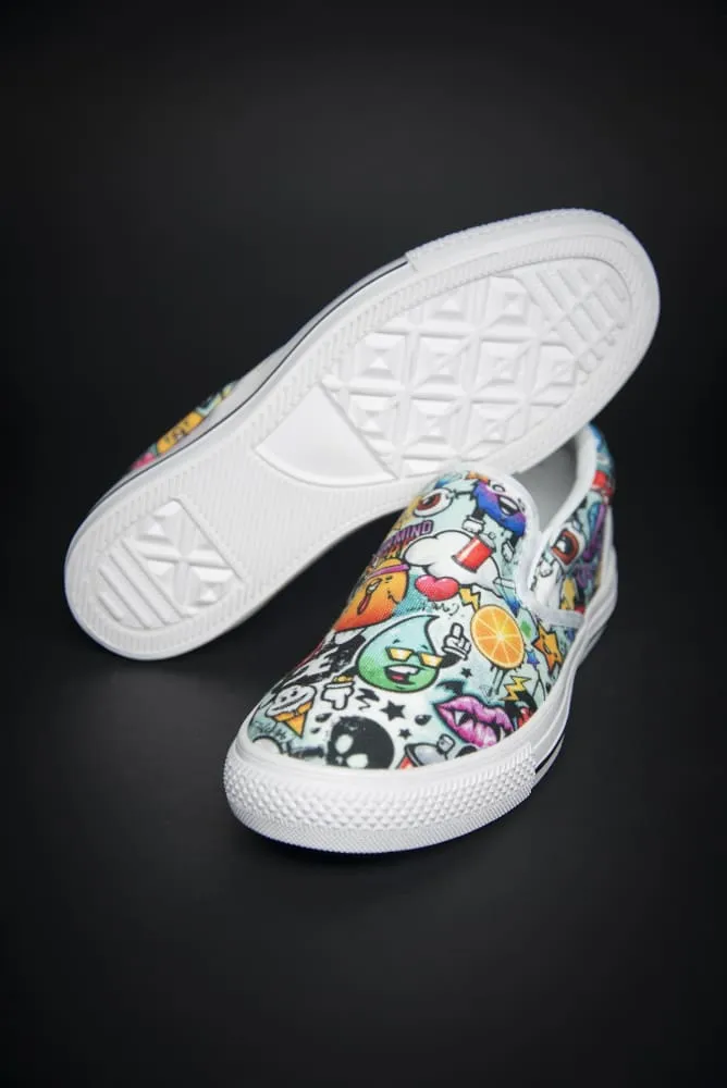 DE Graffiti Print Canvas Men's Slip On Low-Top