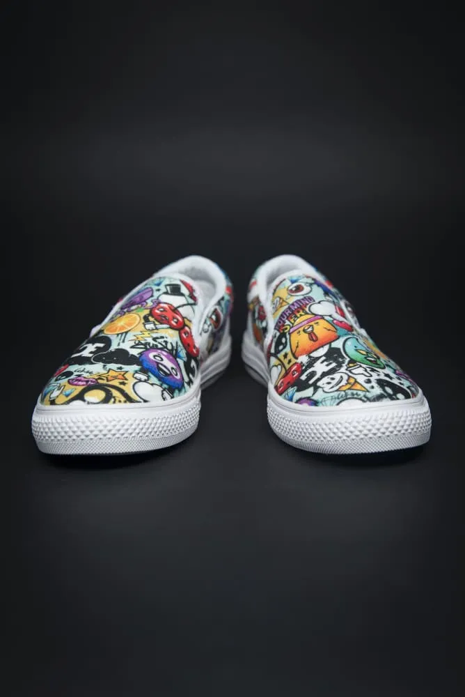 DE Graffiti Print Canvas Men's Slip On Low-Top