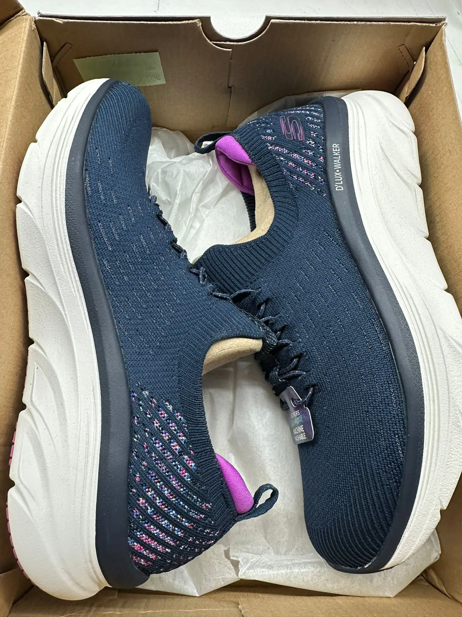 Skechers Women's D'LUX Walker Shoes - Size 8.5 (Open Box)